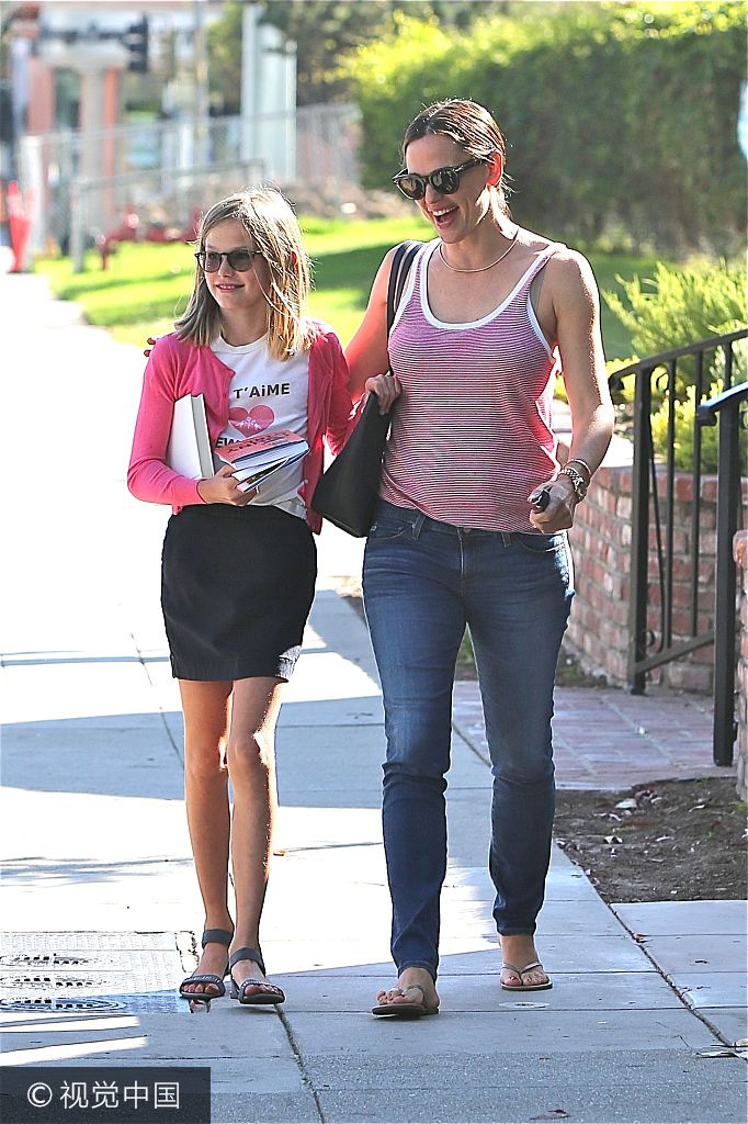 新浪娱乐讯 当地时间2017年7月27日,洛杉矶,"大本"本·阿弗莱克老婆