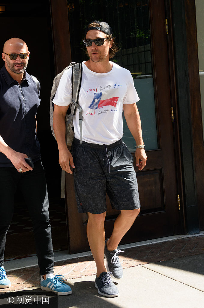 当地时间2017年9月28日,美国纽约,马修·麦康纳现身街头.