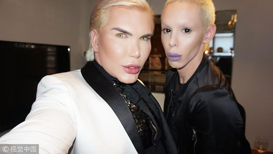 "芭比男友"金球典礼忙上妆