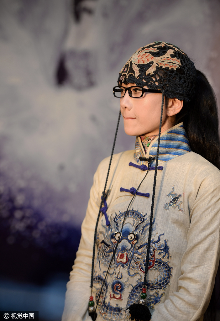 组图:58岁杨丽萍身着民族服饰 肌肤紧致身材绰约