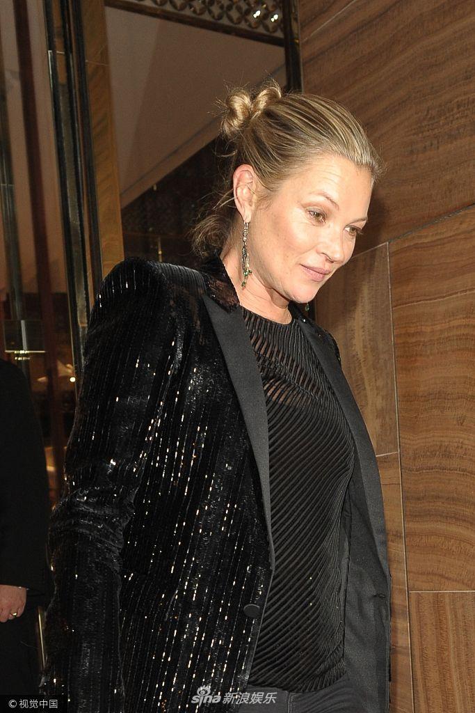 新浪娱乐讯 当地时间2017年11月21日,伦敦,超模凯特·莫斯(kate moss)