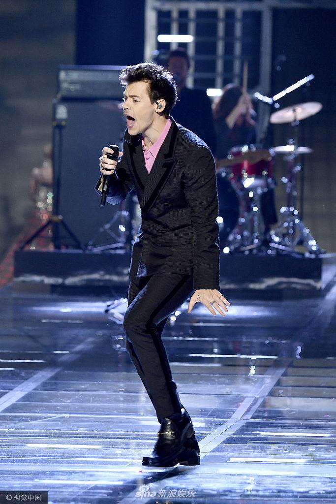 2017维秘秀豪华表演嘉宾阵容 张靓颖携手哈卷引爆全场