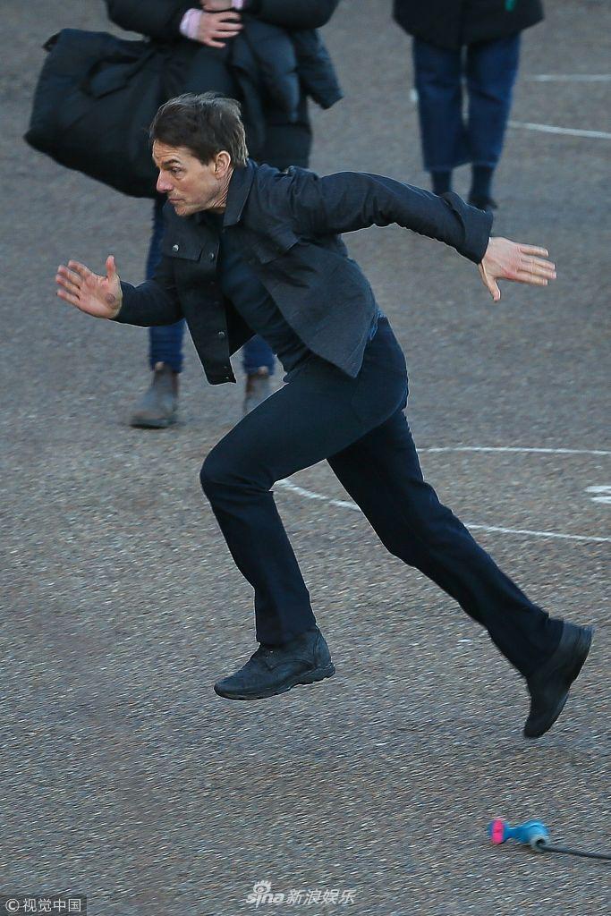 组图:汤姆·克鲁兹拍高楼戏不惧危险 55岁高龄奔跑速度惊人