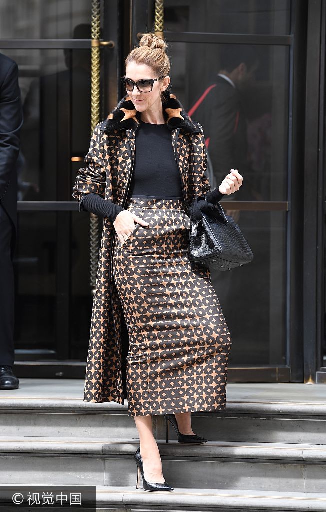 席琳·迪翁伦敦街头拍写真