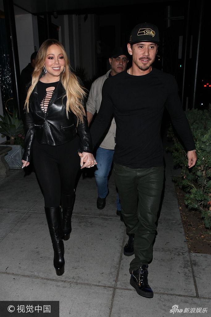 组图:玛丽亚-凯莉与男友手牵手秀恩爱 气色红润露满足笑容