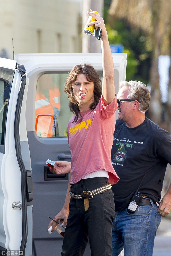 组图thedirt道格拉斯布斯杀马特长发化身摇滚明星