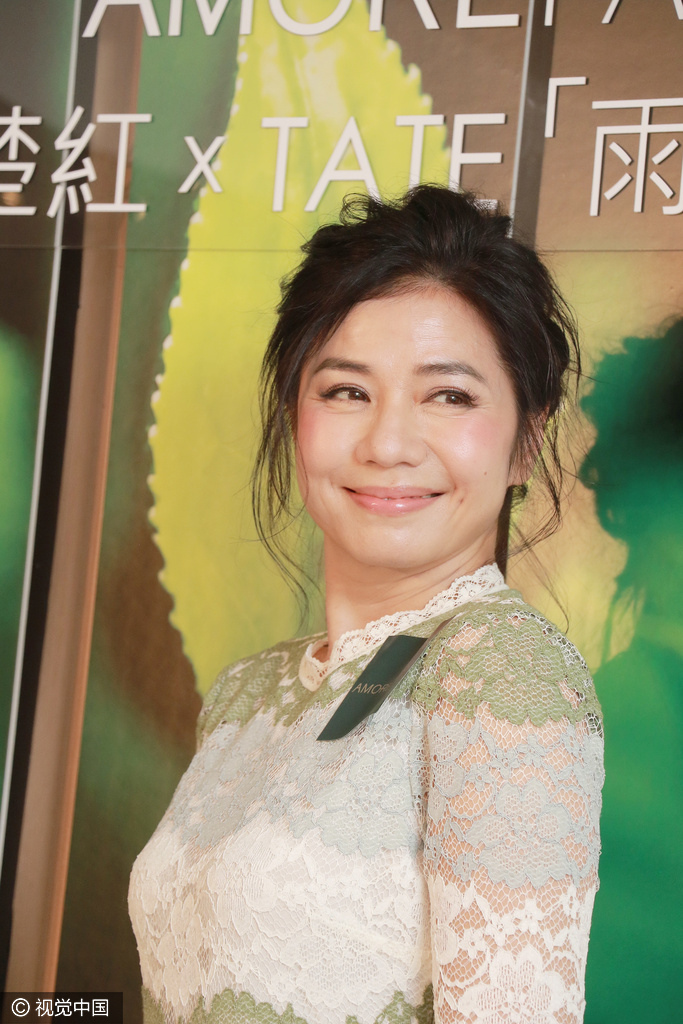 组图56岁钟楚红蕾丝长裙似天仙身材窈窕上围丰满