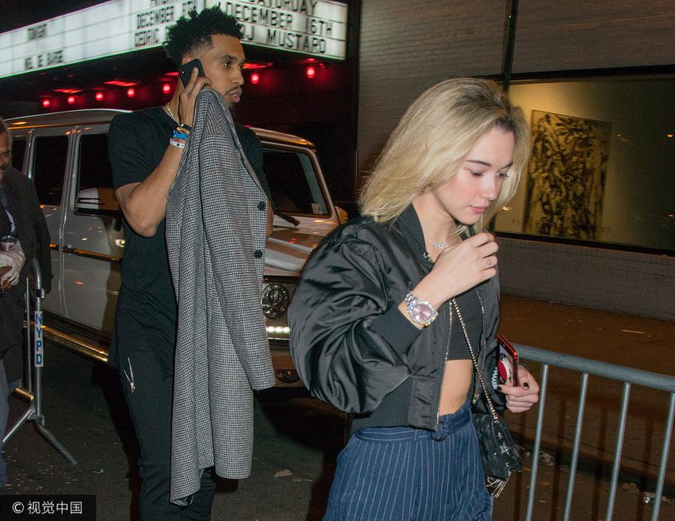 smith)前女友,网红模特莎拉·斯奈德(sarah snyder)被拍