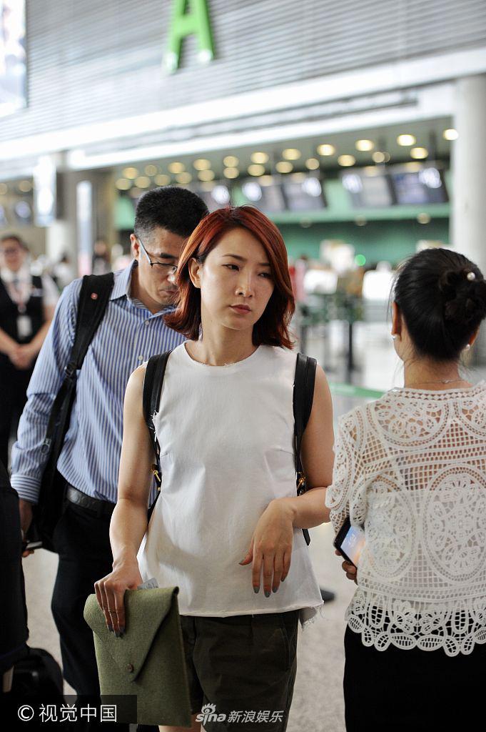 陈赫前妻许婧无袖衫短发清新