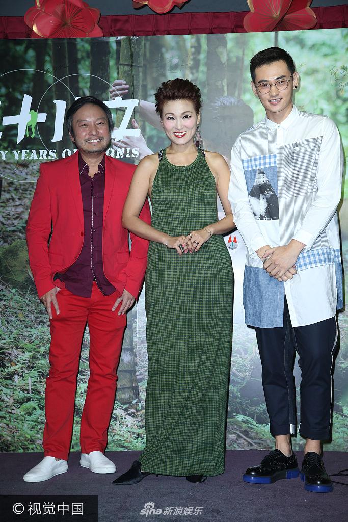 组图:李蕙敏大尺度秀裸背 妆太浓与身体色差大