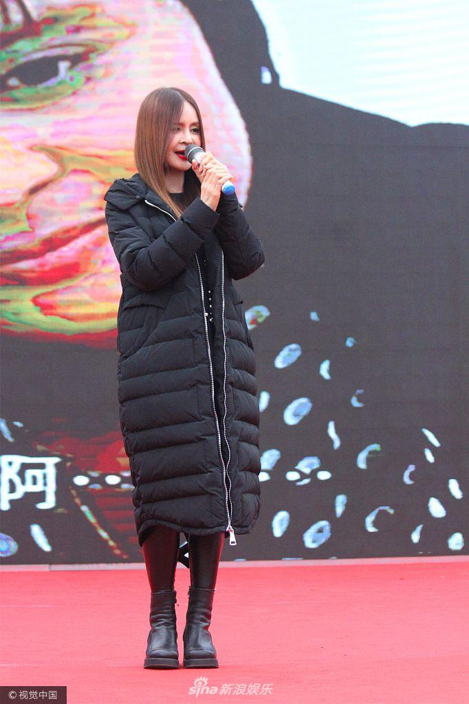 组图48岁高胜美大脑门抢镜大浓妆难掩岁月痕迹