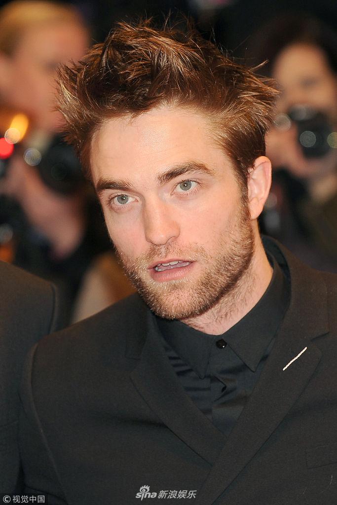 组图:柏林电影节"暮光男"帕丁森发型犀利