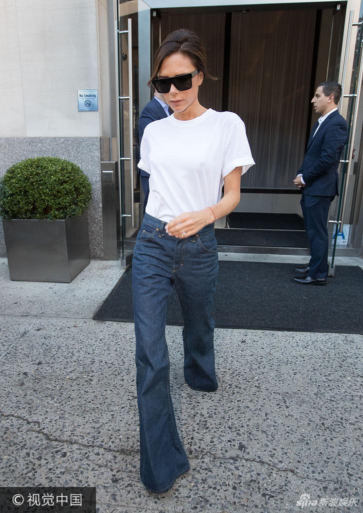 纽约,"贝嫂"维多利亚·贝克汉姆(victoria beckham)身着白t,牛仔
