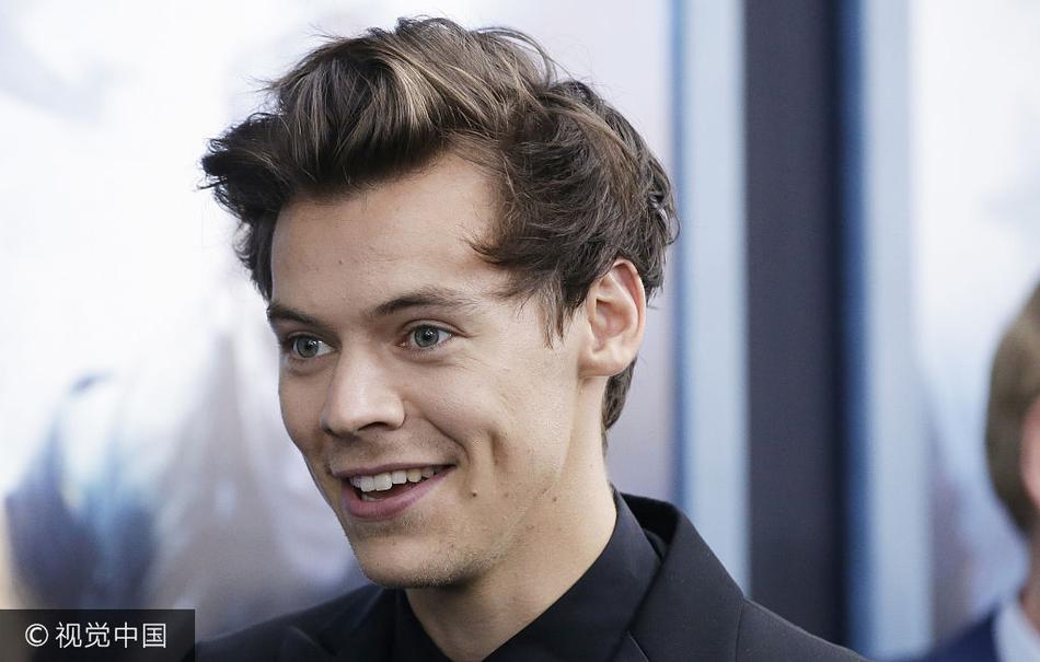 组图:《敦刻尔克》纽约首映"哈卷"斯泰尔斯帅气微笑