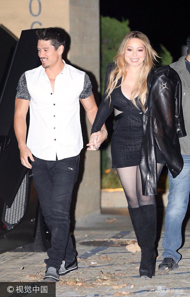 组图:玛利亚·凯莉穿包臀黑裙秀美胸 获男友开豪车陪同