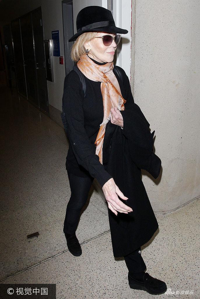 80岁影后简·方达黑装潇洒干练展超高气场