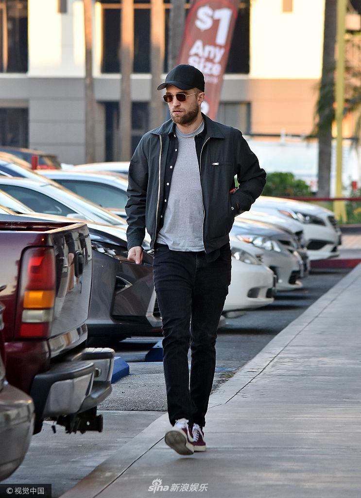 10 16:41:03 1 / 5 新浪娱乐讯 洛杉矶,罗伯特·帕丁森(robert