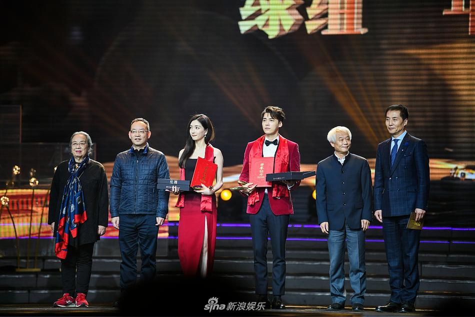 组图中国好演员颁奖礼江疏影李易峰红黑配默契同框