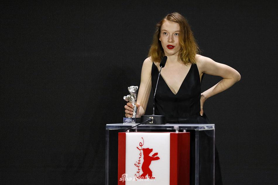 组图:第71届柏林电影节拉杜·裘德获金熊奖最佳影片