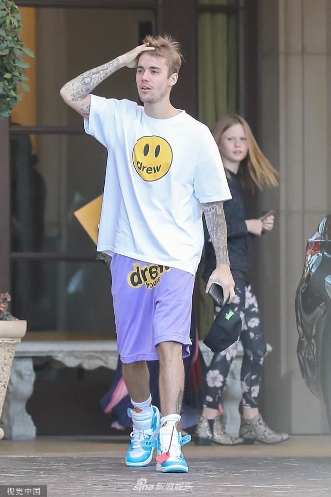 组图回归清爽比伯剪短发后颜值回春帅气出街获迷妹狂盯