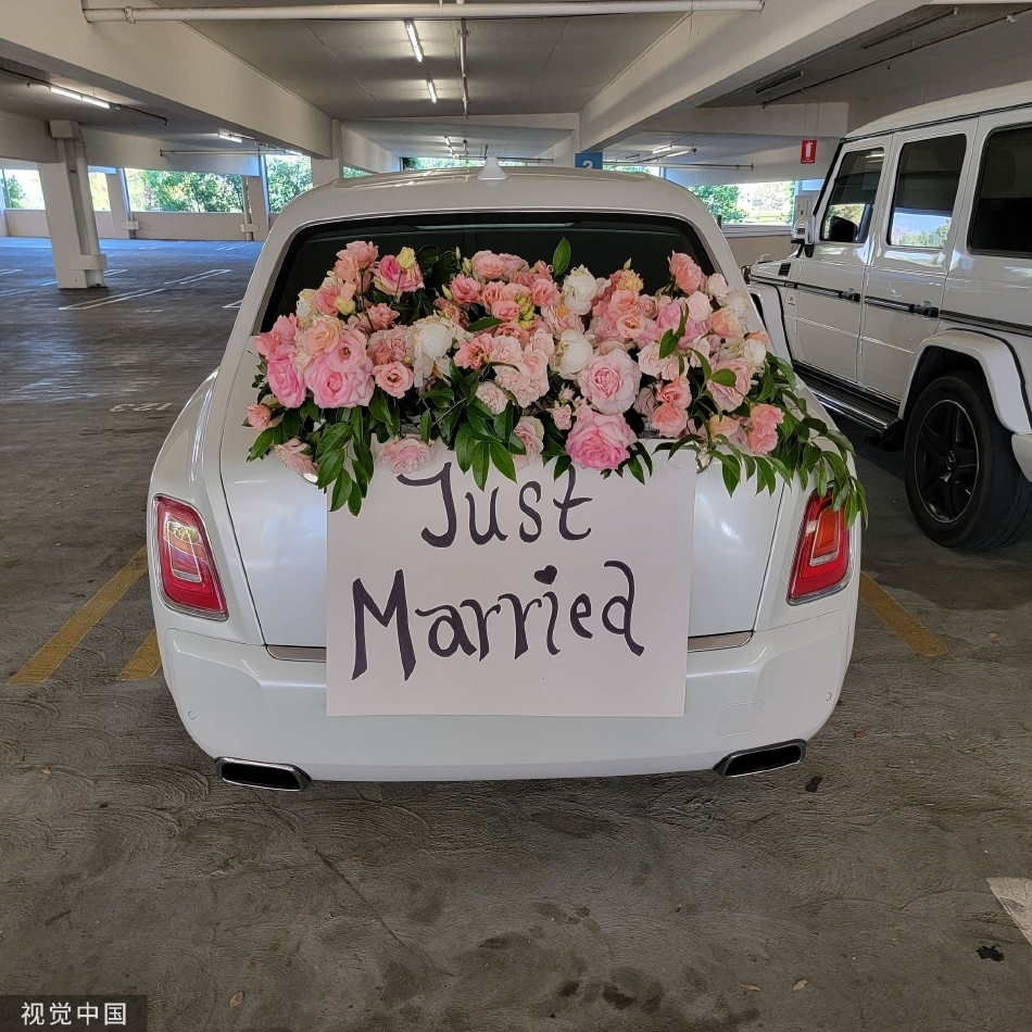 布兰妮和老公新婚后低调出门车尾宣告 结婚啦 新浪图片 布兰妮和老公新婚后低调出门车尾宣告 结婚啦 新浪图片