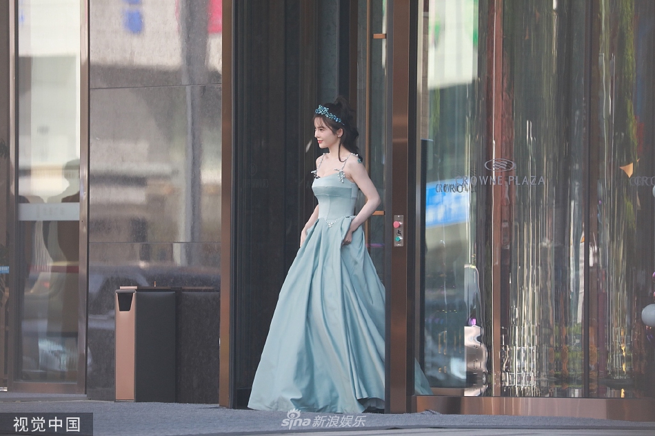 组图：《浪姐3》上班路透释出吴谨言张俪毛俊杰等现身妆容精致第5张图片