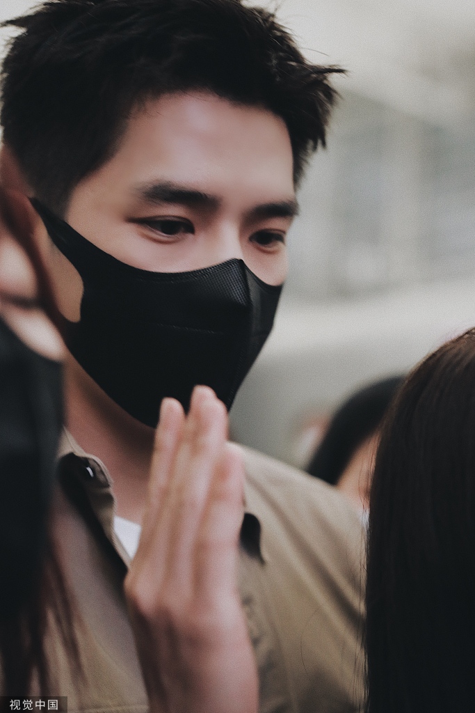 组图王安宇留利落短发清爽帅气怼脸照状态能打