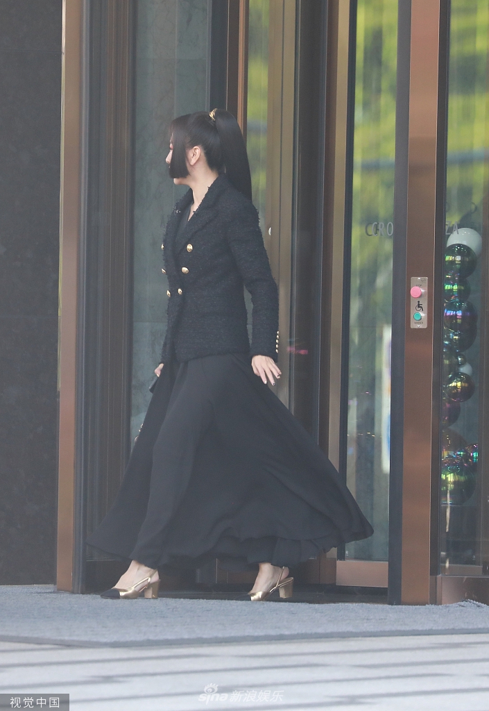 组图：《浪姐3》上班路透释出吴谨言张俪毛俊杰等现身妆容精致