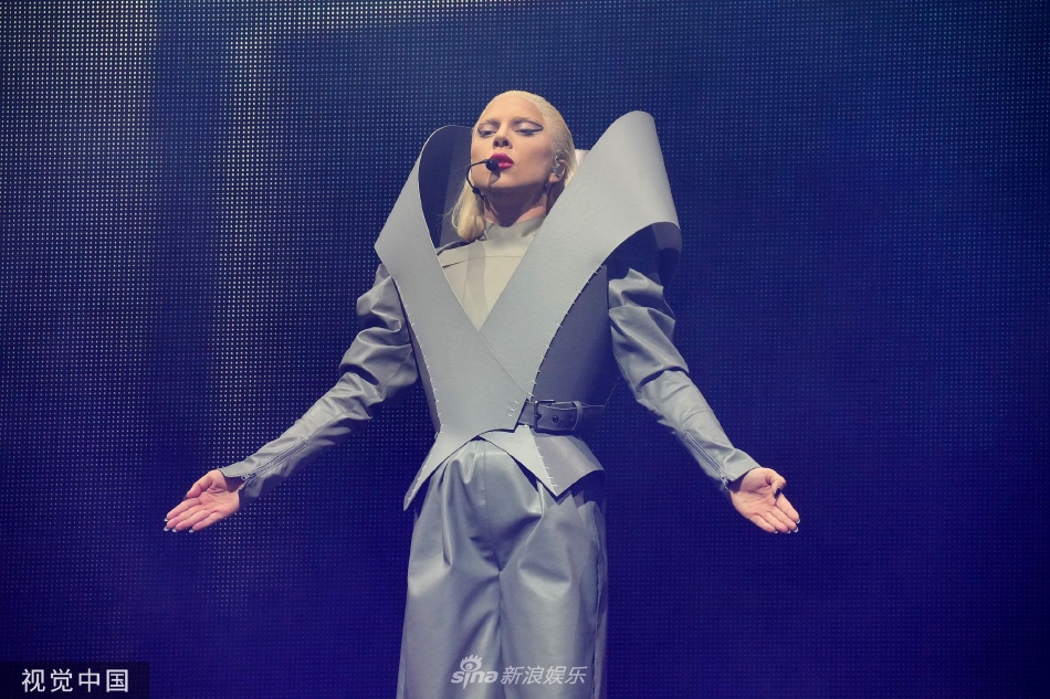组图:lady gaga美国新泽西州开唱 舞台造型夸张吸睛_高清图集_新浪网