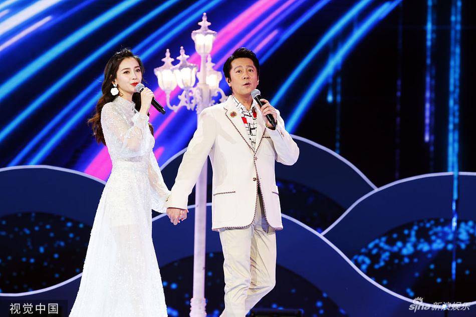 组图中秋晚会黄晓明杨颖夫妻同场梁静茹离婚后献唱