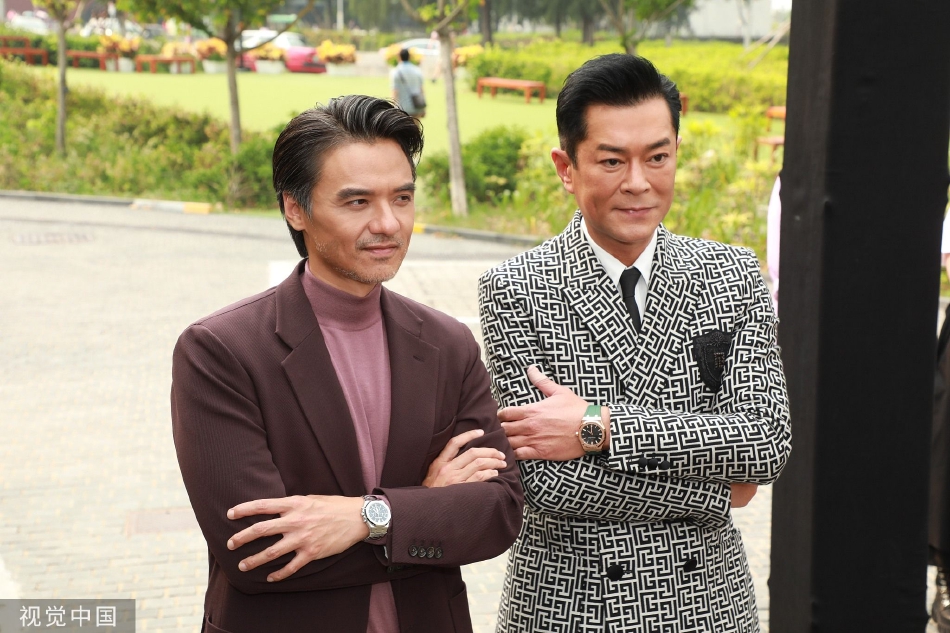 组图:古天乐冯德伦出席活动 同框合影帅气十足