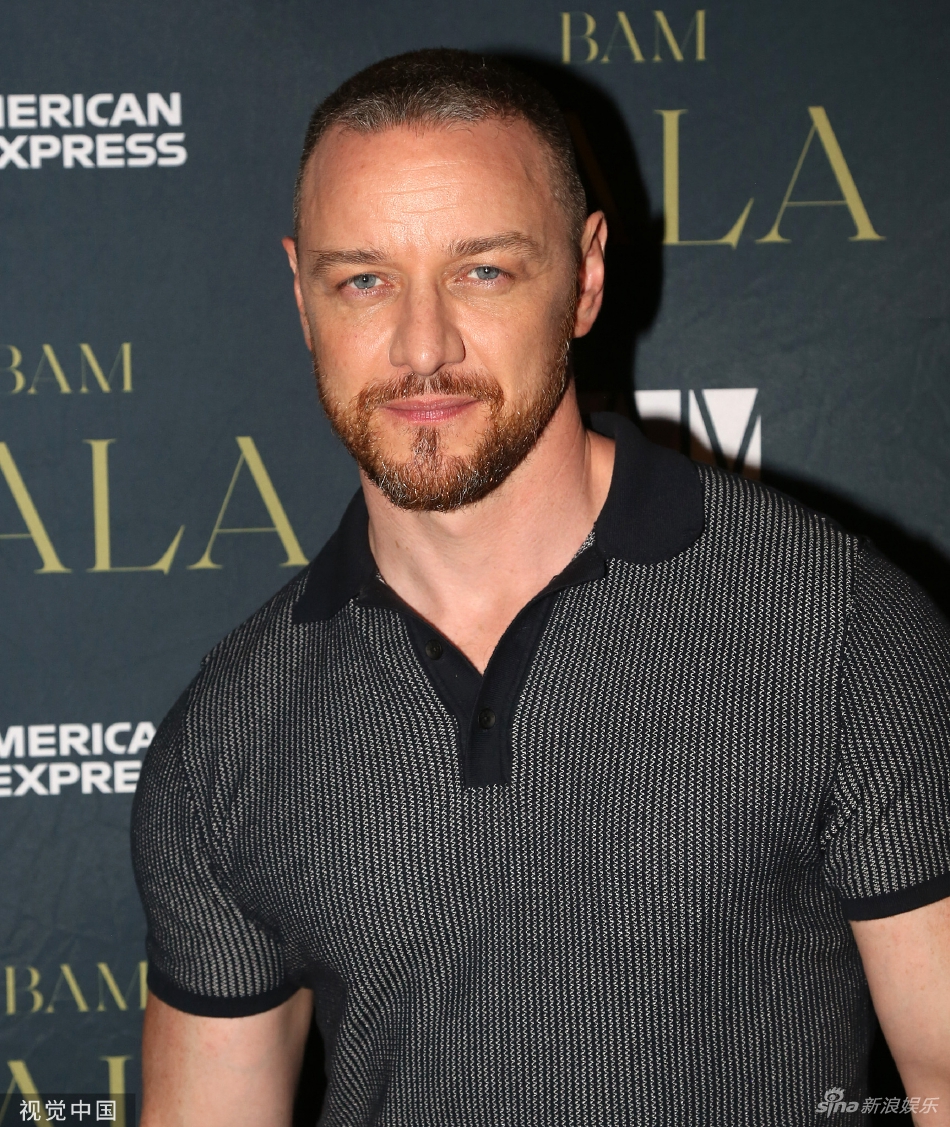 组图：“一美”麦卡沃伊出席话剧开幕之夜肌肉壮硕瞩目第2张图片