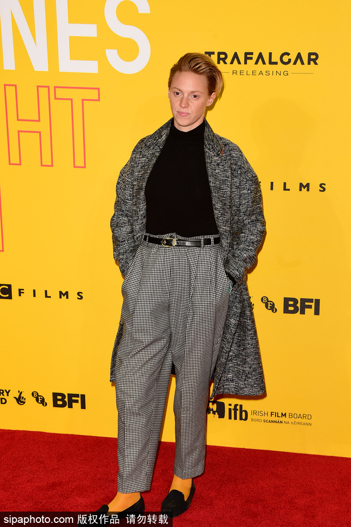 组图:葛蕾丝·琼斯纪录片首映 女星伊丽莎白·德比齐亮相