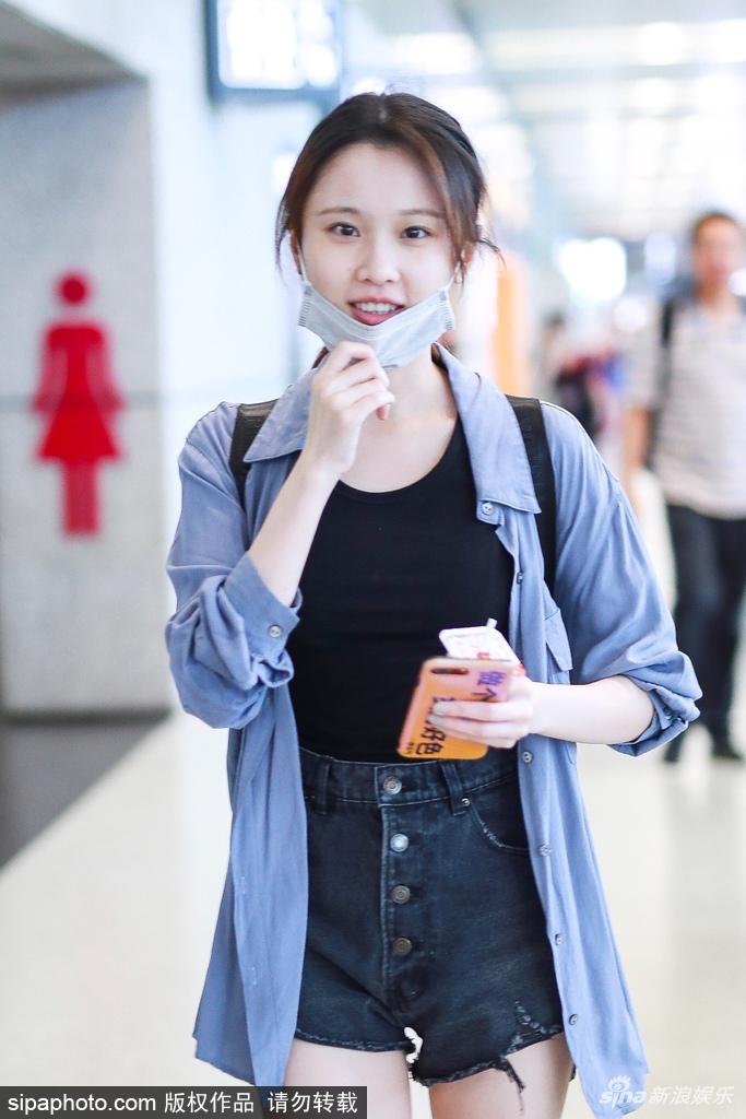组图:张慧雯喝红枣酸奶变吃货 素面朝天秀"抗打"颜值清纯可人_高清
