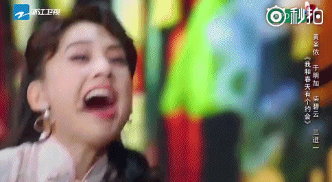 黄圣依一声尖叫,章子怡往后退吓出双下巴