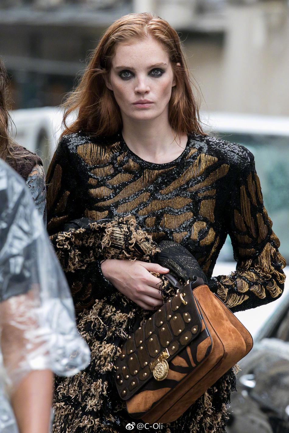 28 15:01:06 4 / 9 新浪娱乐讯 27日,valery kaufman与alexina graham