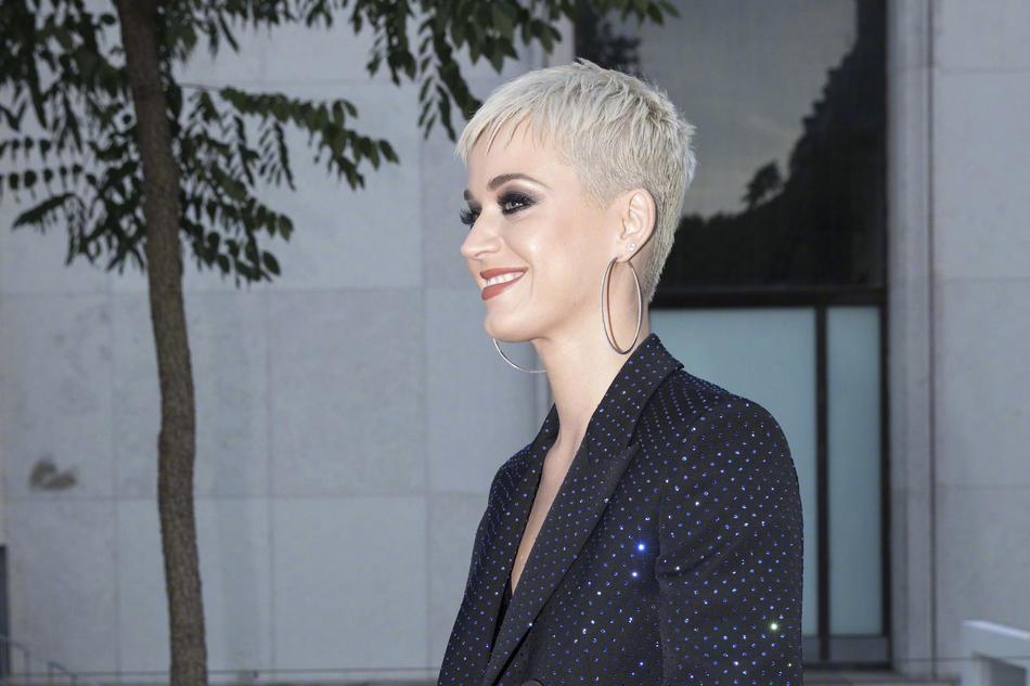 组图:水果姐携母亲亮相时装周 妈妈貌美引赞叹_高清图集_新浪网