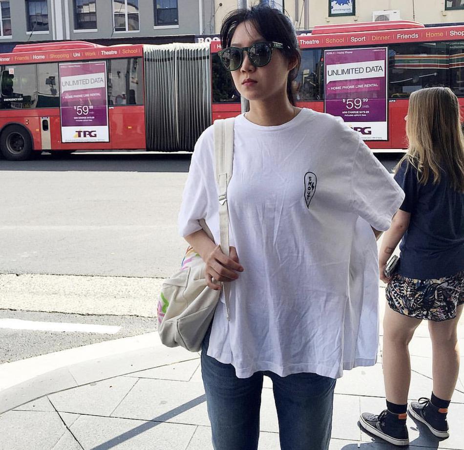 【2017.07.06】【明星】孔孝真一身休闲装度假 穿着简单也很时髦