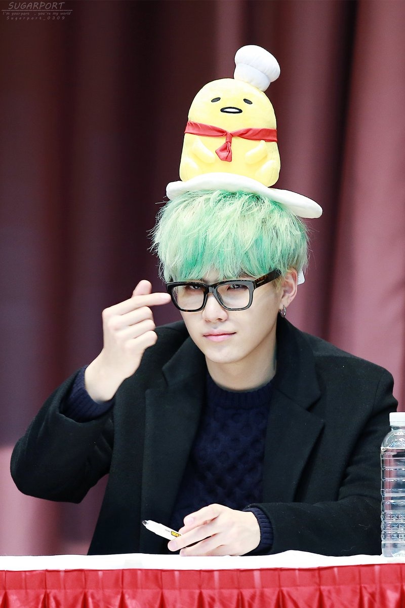 组图防弹少年团闵玧其薄荷绿头发加黑框呆萌十足