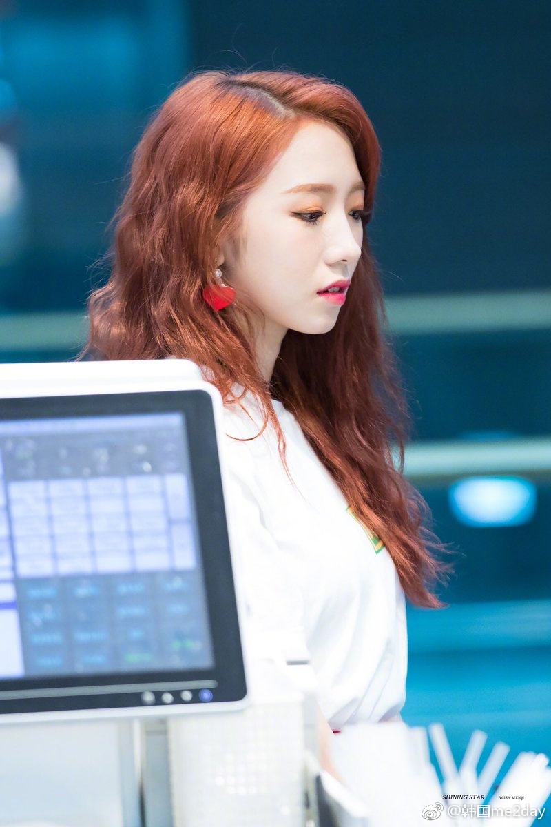 组图孟美岐生日粉丝赞美宇宙少女美美美