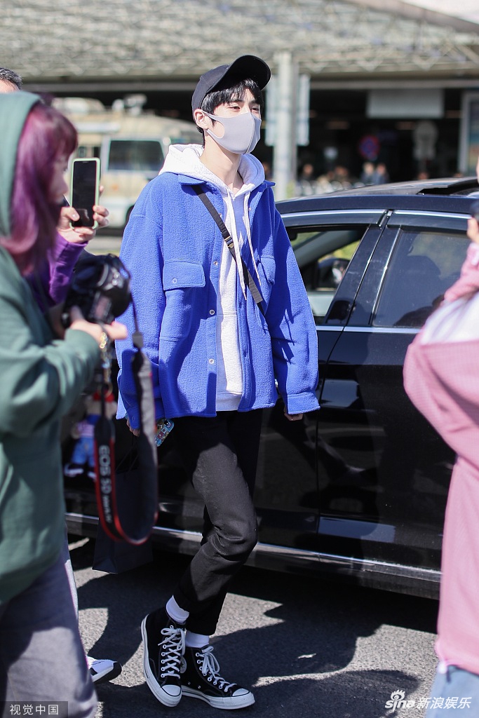组图:台风少年团姚景元戴口罩难掩清秀眉眼 穿着休闲如邻家少年_高清