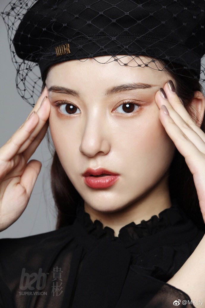 天王嫂方媛肤白红唇精致贵妇范儿