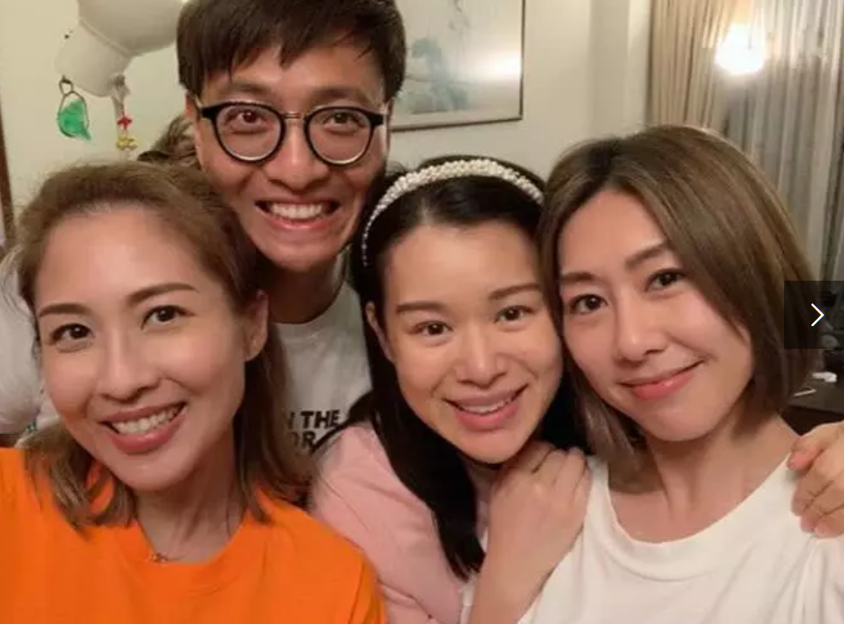 组图：胡杏儿获老公晒照庆祝出道20年 二胎产后素颜首现身