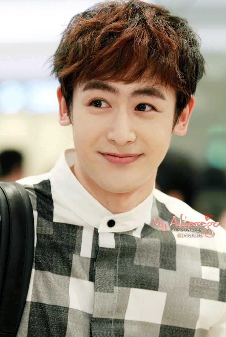 组图:尼坤难逃"韩式发福" 脸泛油光难见小生帅气英姿