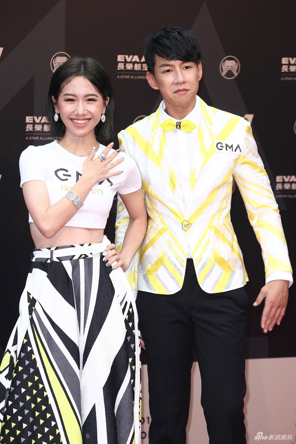 组图:第29届金曲奖红毯开启 男女主持人亮相热场