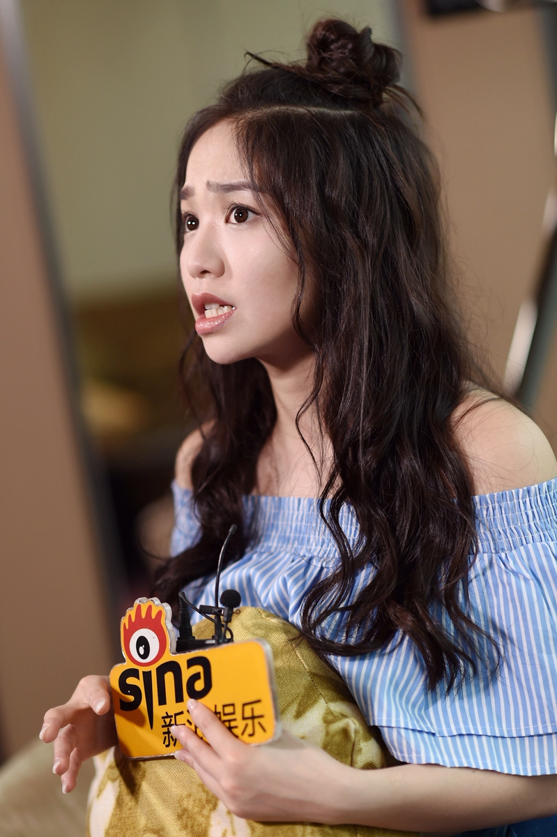 组图陈芳语直言长得漂亮也是能力会与父母分享自己表情包