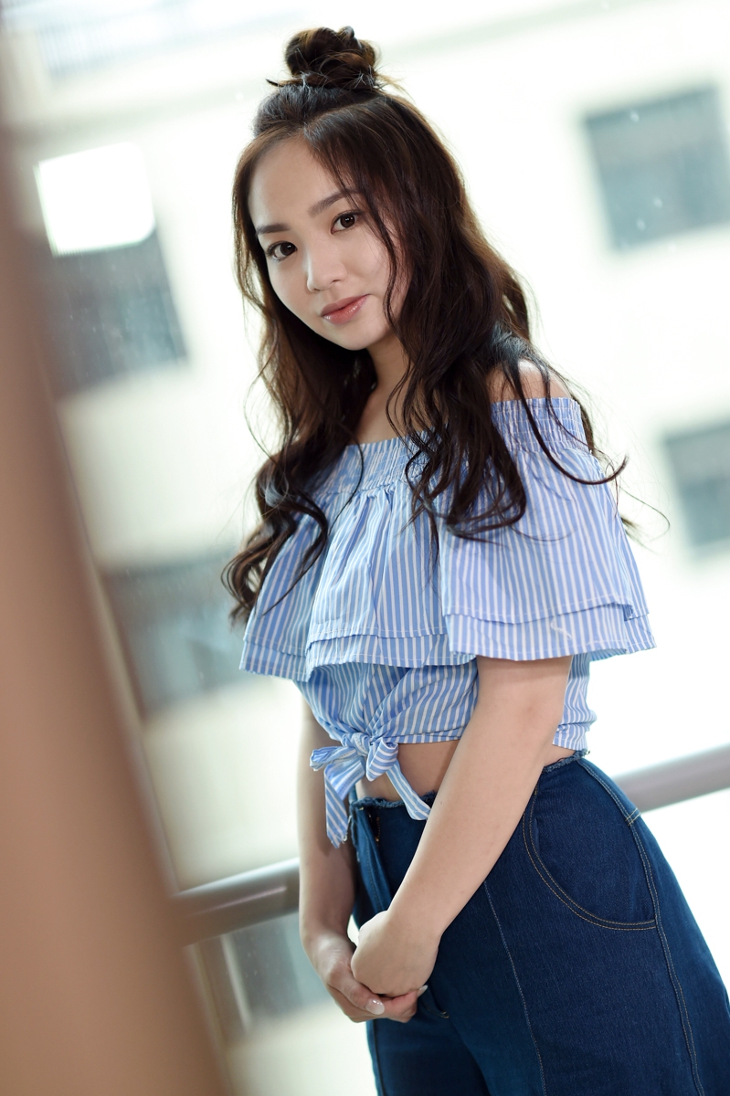 组图陈芳语直言长得漂亮也是能力会与父母分享自己表情包