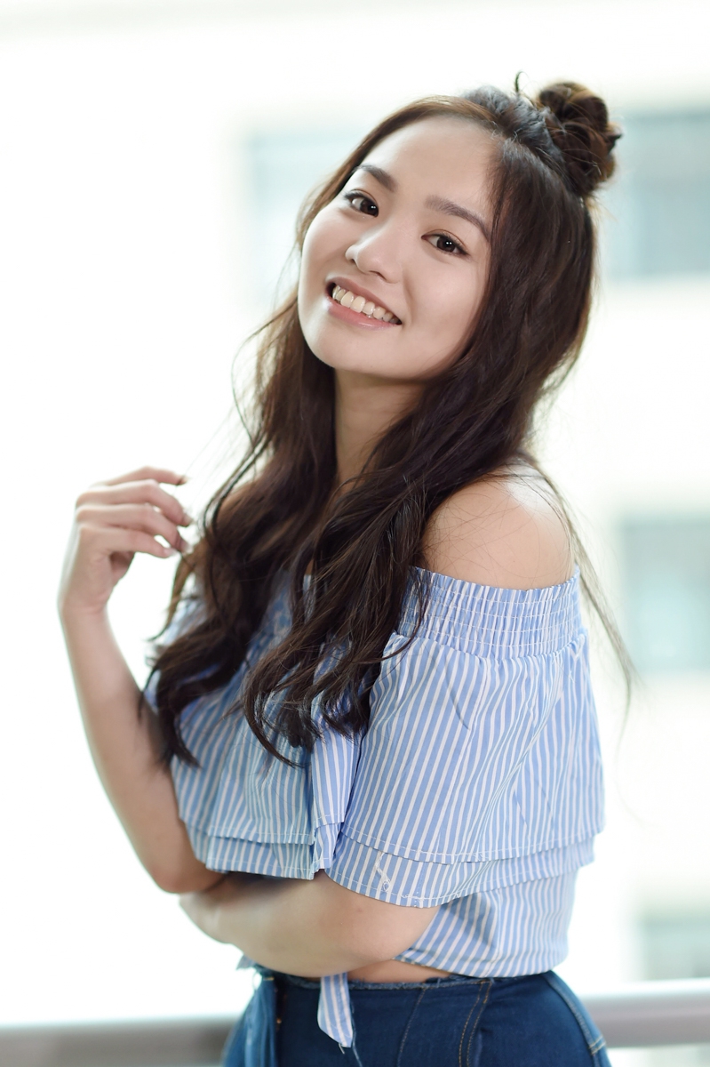 组图陈芳语直言长得漂亮也是能力会与父母分享自己表情包