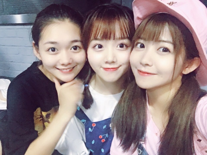 组图赖美云晒与段奥娟吴芊盈自拍好姐妹重聚甜笑耍宝