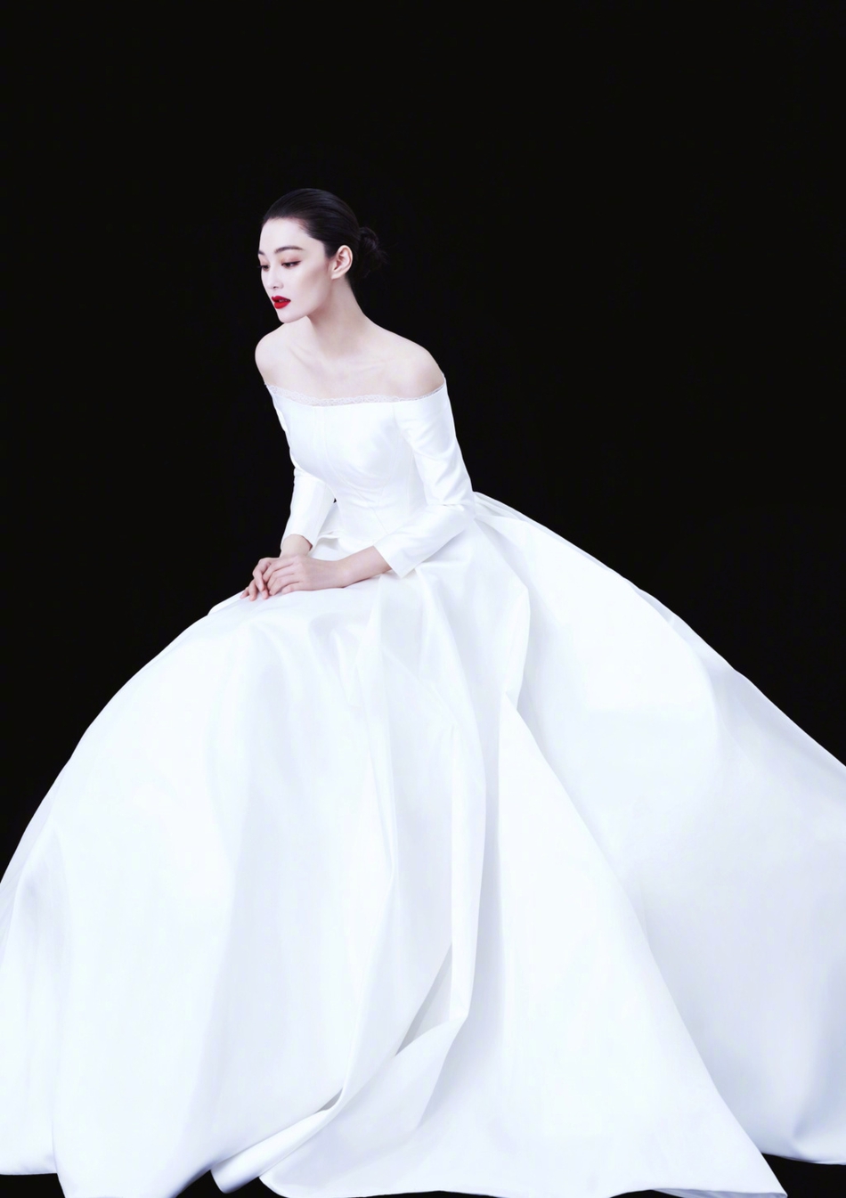 张馨予婚纱照